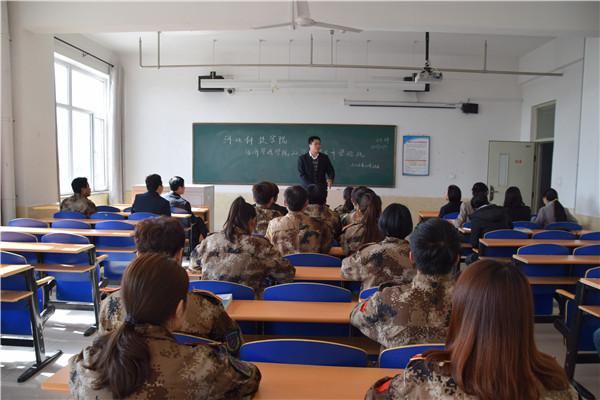 副校长朱红素教授出席我院双学位学生开学典礼