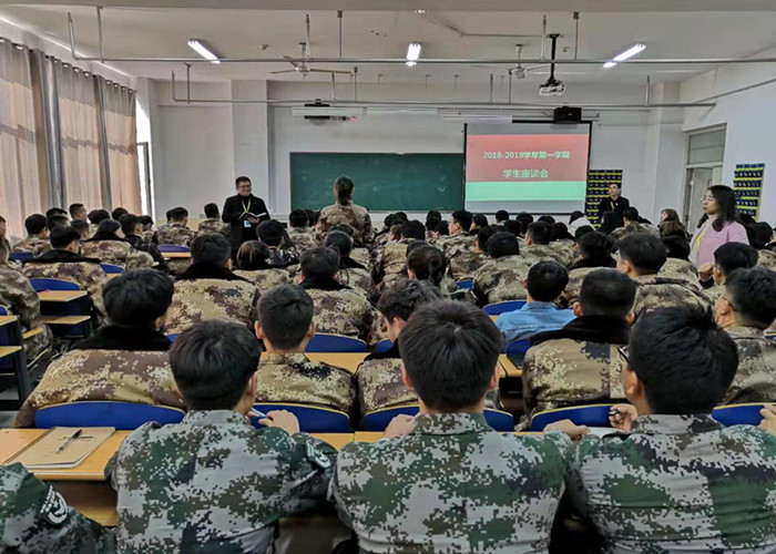 威尼斯官网召开2018-2019学年第一学期学生座谈会