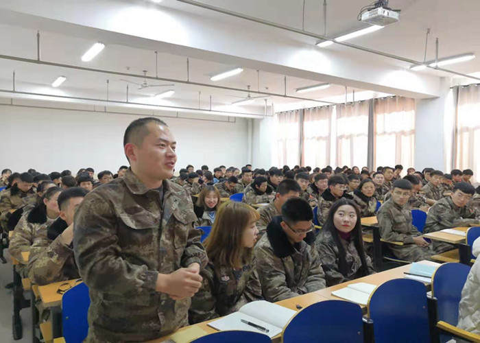 威尼斯官网召开2018-2019学年第一学期学生座谈会