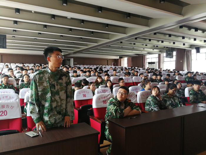 威尼斯官网召开2018-2019学年第二学期学生座谈会