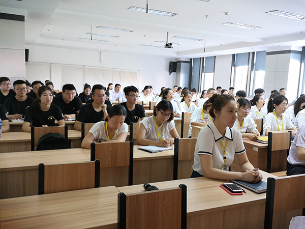 口碑好的外围平台体育召开新入职教职工培训动员会