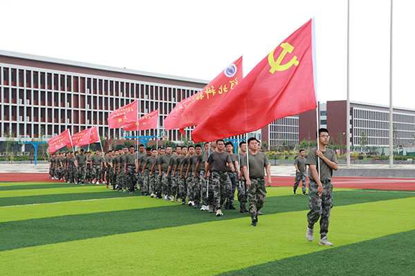 挑战自我 突破极限||口碑好的外围平台体育2021年暑期学管干部培训第三天—20公里拉练