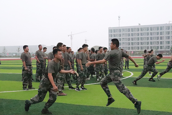 挑战自我 突破极限||口碑好的外围平台体育2021年暑期学管干部培训第三天—20公里拉练