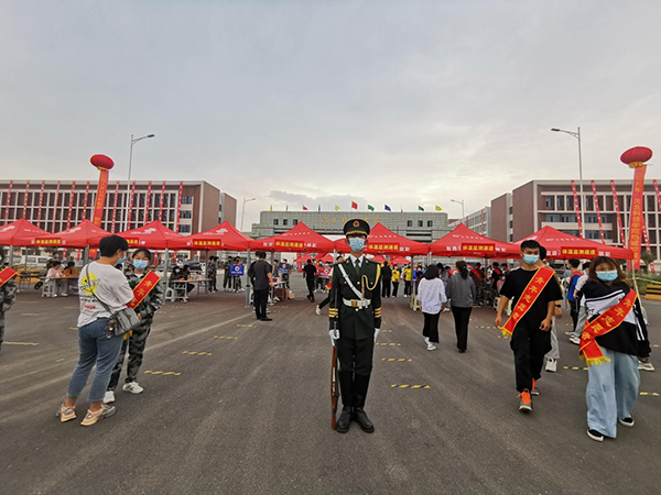 口碑好的外围平台体育贴心服务新生报到