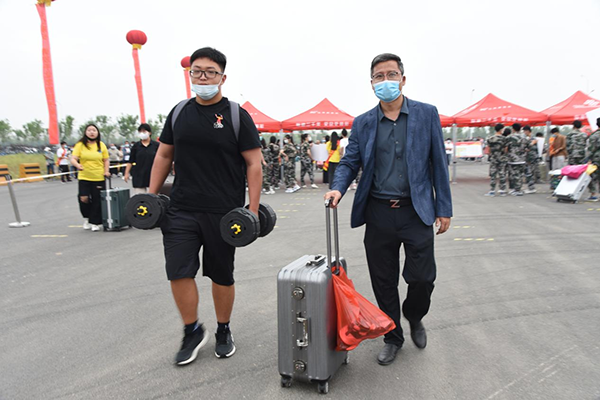 口碑好的外围平台体育贴心服务新生报到