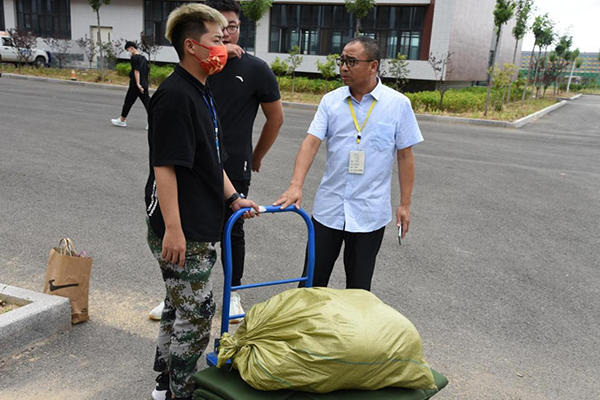 口碑好的外围平台体育贴心服务新生报到