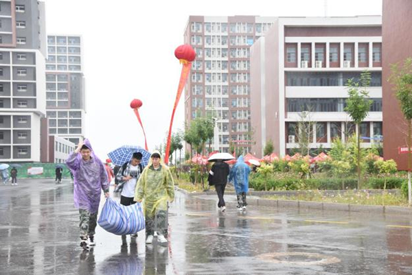 口碑好的外围平台体育贴心服务新生报到