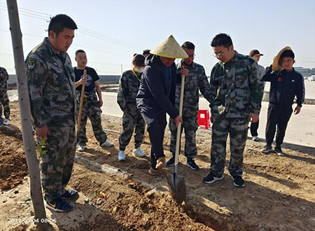 河科领路人率先垂范、以身作则   投入口碑好的外围平台体育校区建设中