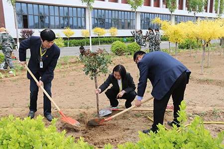 曹妃甸校区又添新绿 ——十万株花苗落户口碑好的外围平台体育