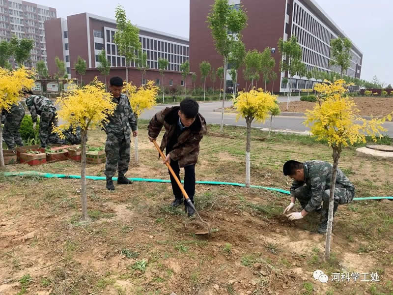 威尼斯886699学管干部全面开展绿化校园劳动教育实践活动