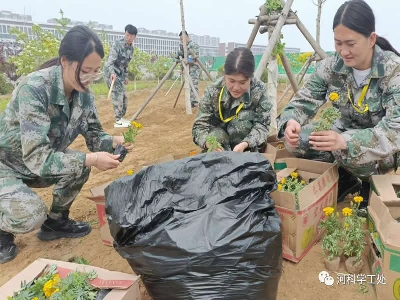 威尼斯886699学管干部全面开展绿化校园劳动教育实践活动