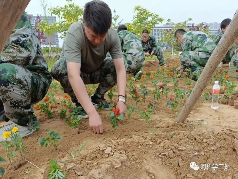 威尼斯886699学管干部全面开展绿化校园劳动教育实践活动