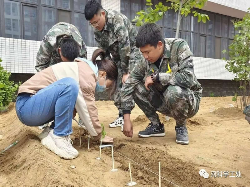 威尼斯886699学管干部全面开展绿化校园劳动教育实践活动