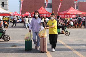 口碑好的外围平台体育喜迎2022级新生报到      一叶浮萍归大海，人生何处不相逢