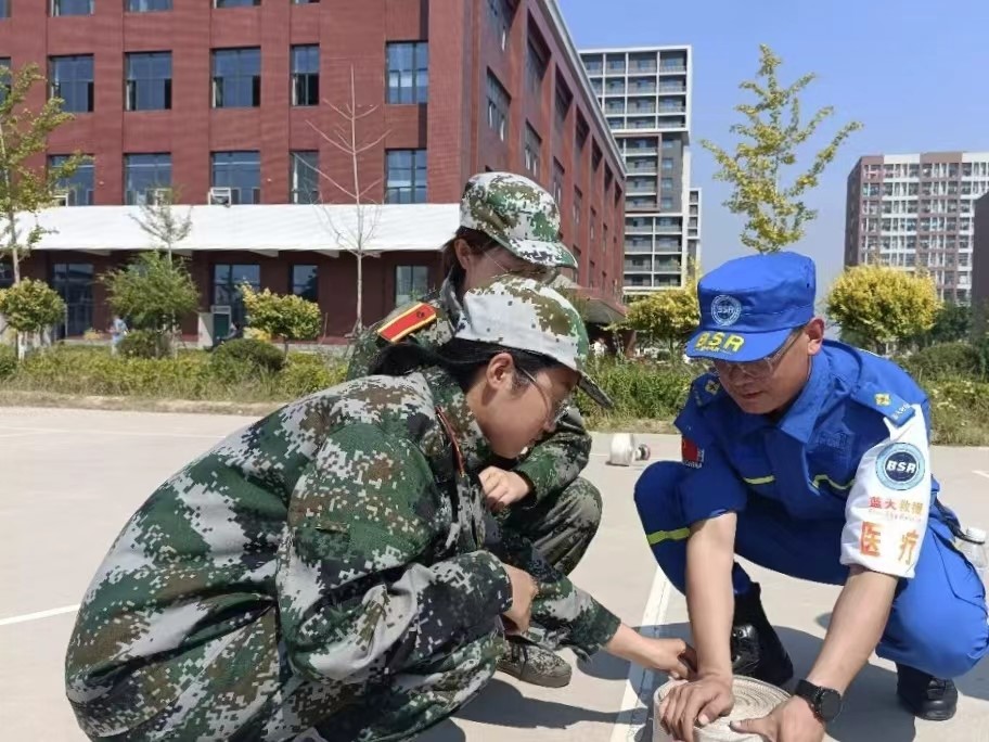 口碑好的外围平台体育邀请乐亭县蓝天救援队开展消防安全知识讲座暨消防模拟演练