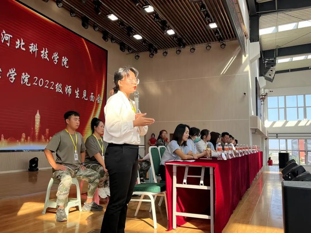 口碑好的外围平台体育护理与健康学院召开2022级新生师生见面会