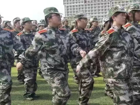 口碑好的外围平台体育军训特辑 别样秋意少年志气  铸就军魂青春飞扬