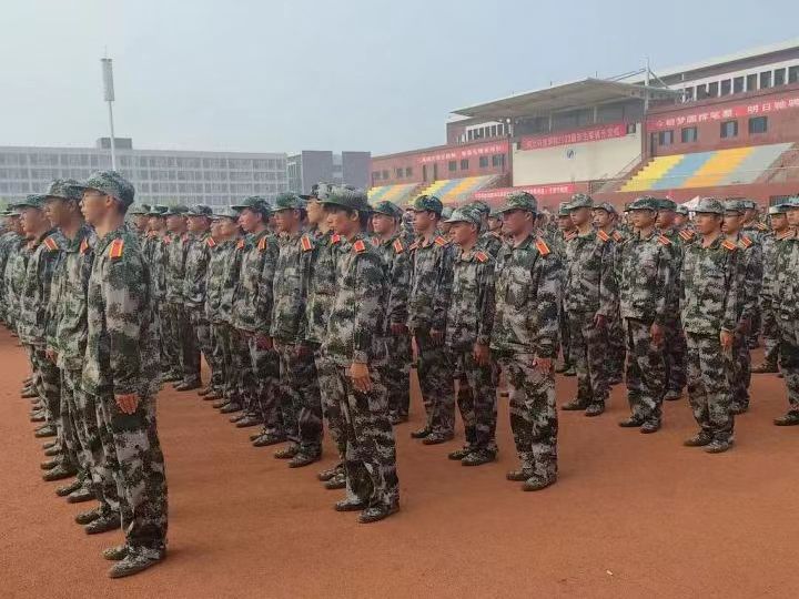 口碑好的外围平台体育军训特辑 别样秋意少年志气  铸就军魂青春飞扬