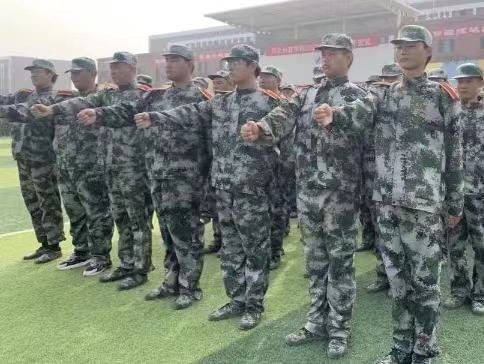 口碑好的外围平台体育军训特辑 别样秋意少年志气  铸就军魂青春飞扬