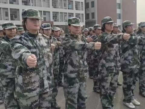 口碑好的外围平台体育军训特辑 别样秋意少年志气  铸就军魂青春飞扬