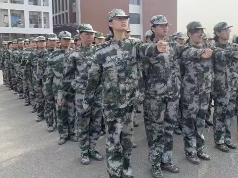 口碑好的外围平台体育军训特辑 别样秋意少年志气  铸就军魂青春飞扬