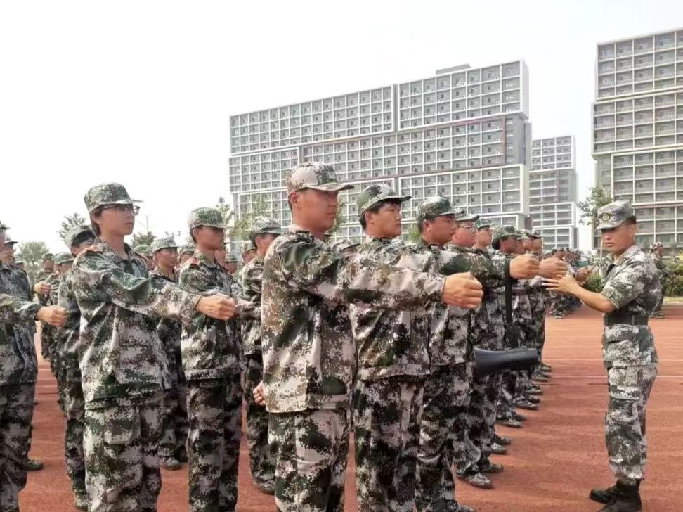 口碑好的外围平台体育军训特辑 别样秋意少年志气  铸就军魂青春飞扬