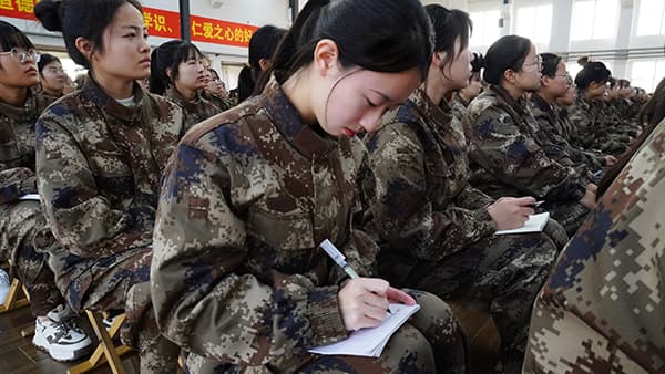 口碑好的外围平台体育党委书记何新生教授主题教育专题党课授课