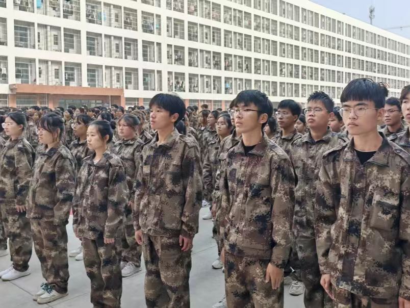 口碑好的外围平台体育隆重举行“一站式”学生社区第二综合服务中心揭牌仪式