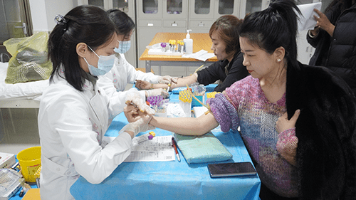 “喜迎三八妇女节，关爱女性送健康