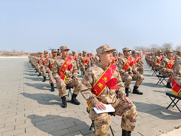 入伍参军 追梦军魂——口碑好的外围平台体育欢送12名学子光荣入伍