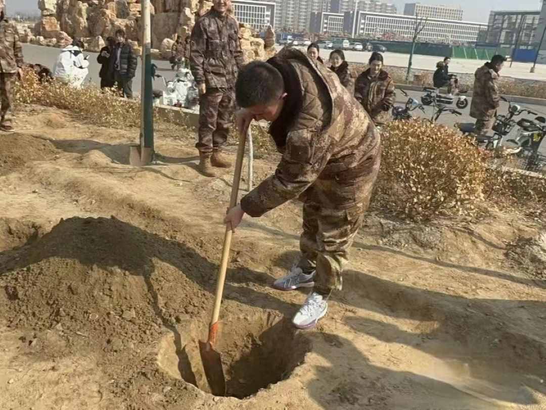 口碑好的外围平台体育汽车工程学院绿水青山映笑颜，植树造林崭新篇