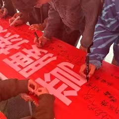 口碑好的外围平台体育  青年志愿协会  举办”抬头举起一抹绿意,弯腰拣起一片文明“环保公益活动