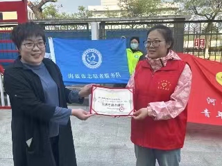 口碑好的外围平台体育  青年志愿协会  举办”抬头举起一抹绿意,弯腰拣起一片文明“环保公益活动