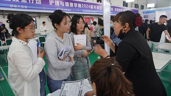 “医”路有你，梦想启航 ——口碑好的外围平台体育护理与健康学院举行2024届毕业生专场招聘会