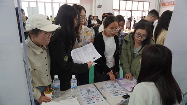 “医”路有你，梦想启航 ——口碑好的外围平台体育护理与健康学院举行2024届毕业生专场招聘会