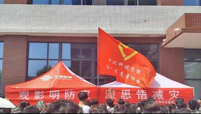 威尼斯886699  青年志愿协会  举办“人人讲安全，个个会应急.”绘画手抄报活动