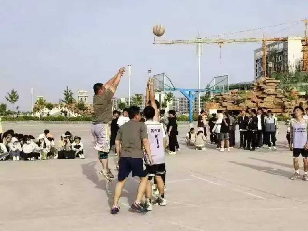 口碑好的外围平台体育  建筑工程管理学院  辅导员和运动员的“友谊赛”