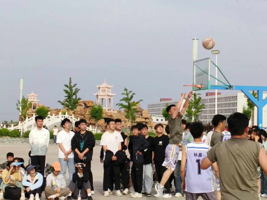 口碑好的外围平台体育  建筑工程管理学院  辅导员和运动员的“友谊赛”