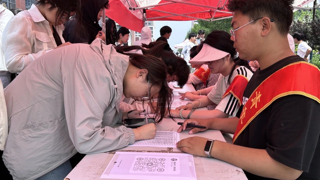 口碑好的外围平台体育  青年志愿协会  举办“禁烟净气，清新满溢”海报设计活动