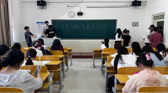 口碑好的外围平台体育  青年志愿协会  举办“和平梦飞翔，友爱花绽放”创意活动