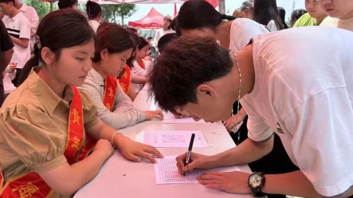 口碑好的外围平台体育  青年志愿者协会  举办”全民节水，志愿先行“手抄报活动