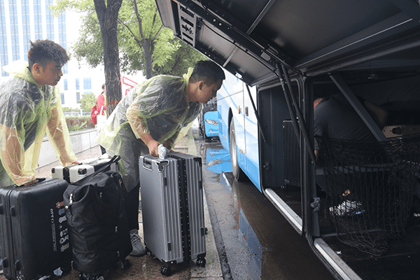 绵绵秋雨润万物  满“新”欢喜迎新生——口碑好的外围平台体育喜迎2024级新同学