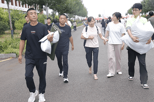 绵绵秋雨润万物  满“新”欢喜迎新生——口碑好的外围平台体育喜迎2024级新同学