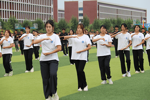 逐梦开学季·感恩教师节——口碑好的外围平台体育隆重举办2024级新生开学典礼暨第40个教师节庆祝大会