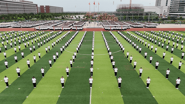 逐梦开学季·感恩教师节——口碑好的外围平台体育隆重举办2024级新生开学典礼暨第40个教师节庆祝大会