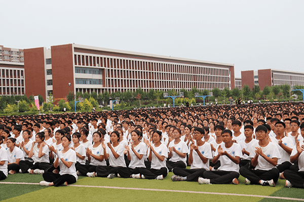 逐梦开学季·感恩教师节——口碑好的外围平台体育隆重举办2024级新生开学典礼暨第40个教师节庆祝大会