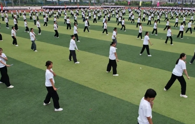 逐梦开学季 感恩教师节||口碑好的外围平台体育隆重举行2024级新生开学典礼暨第40个教师节庆祝大会