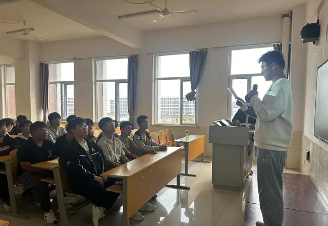 汽车工程学院团总支组织“七十五载谱华章，万里山河颂盛世”学风建设活动