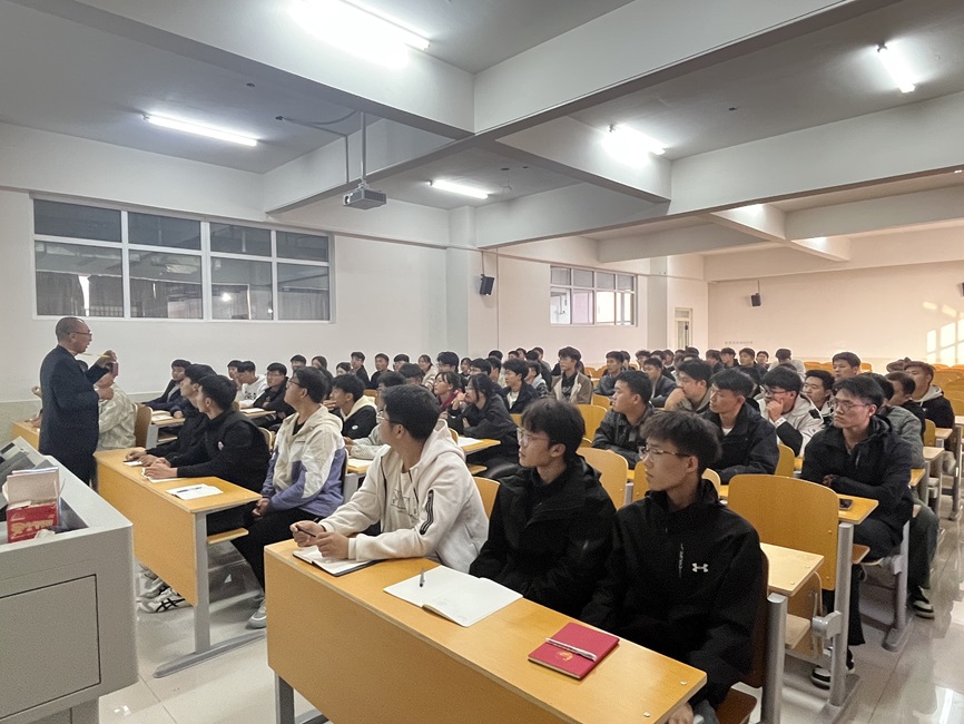 汽车工程学院召开学生座谈会 共话教学发展