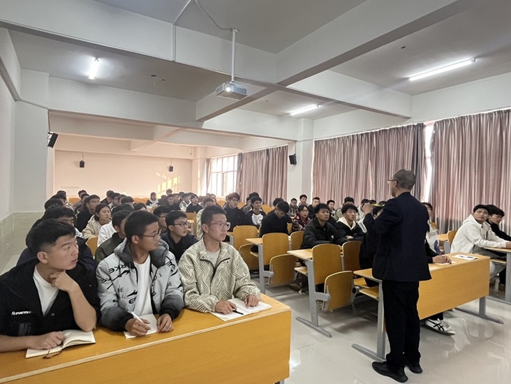 汽车工程学院召开学生座谈会 共话教学发展